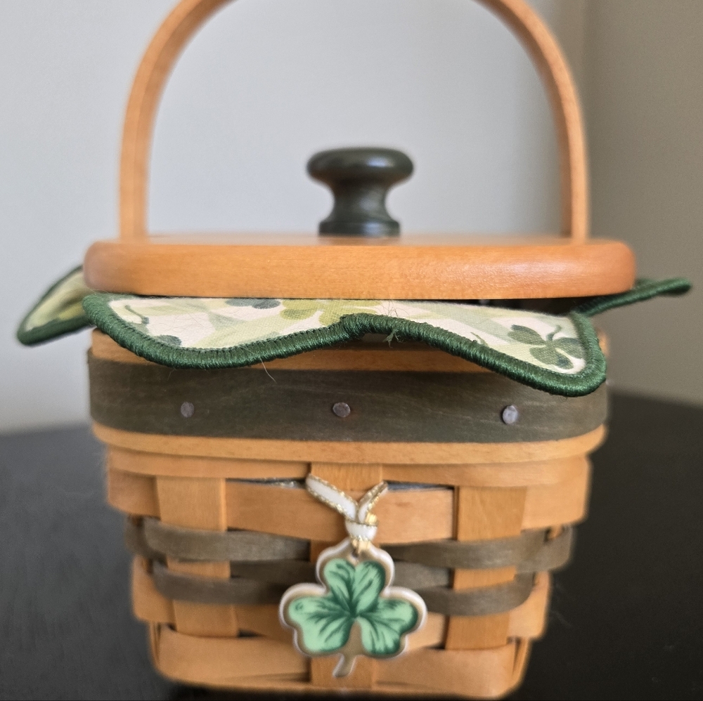 Longaberger 1999 Lots Of Luck St. Patrick's Day Basket w/ Lid And Liner